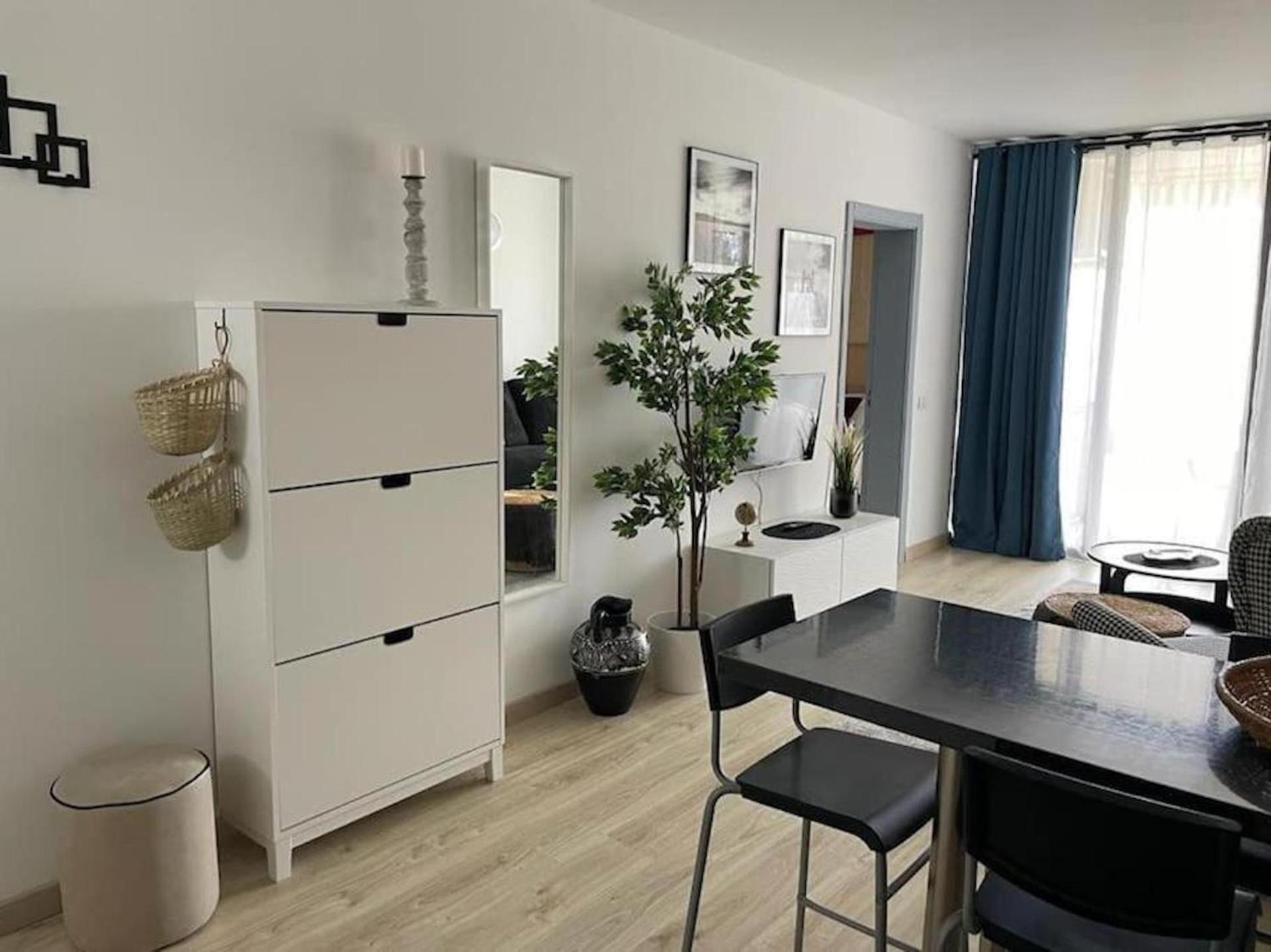 Stunning Lovely Flat With Pool And Strong Wi-Fi, 31 Arona  Exterior foto